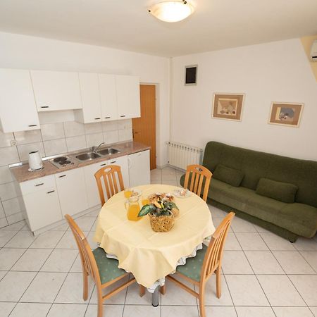 Apartments Biserka Novalja Extérieur photo