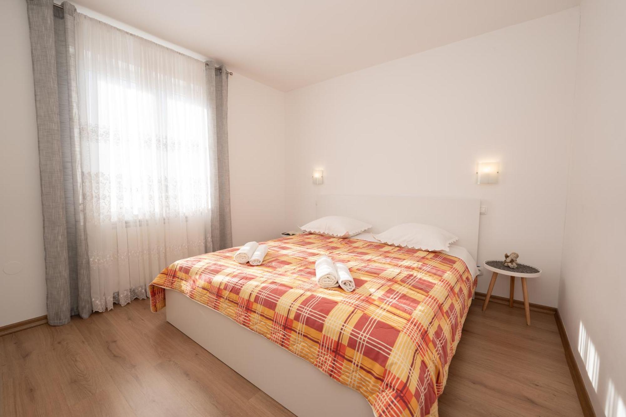 Apartments Biserka Novalja Chambre photo