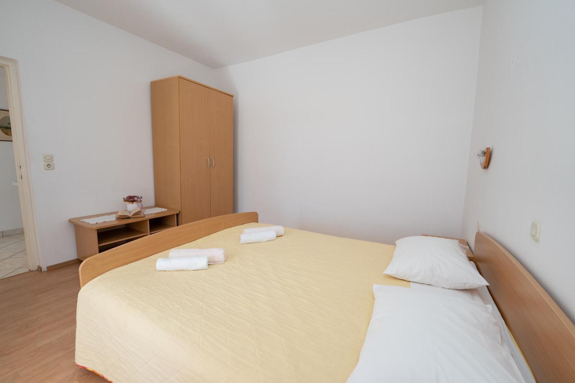 Apartments Biserka Novalja Chambre photo